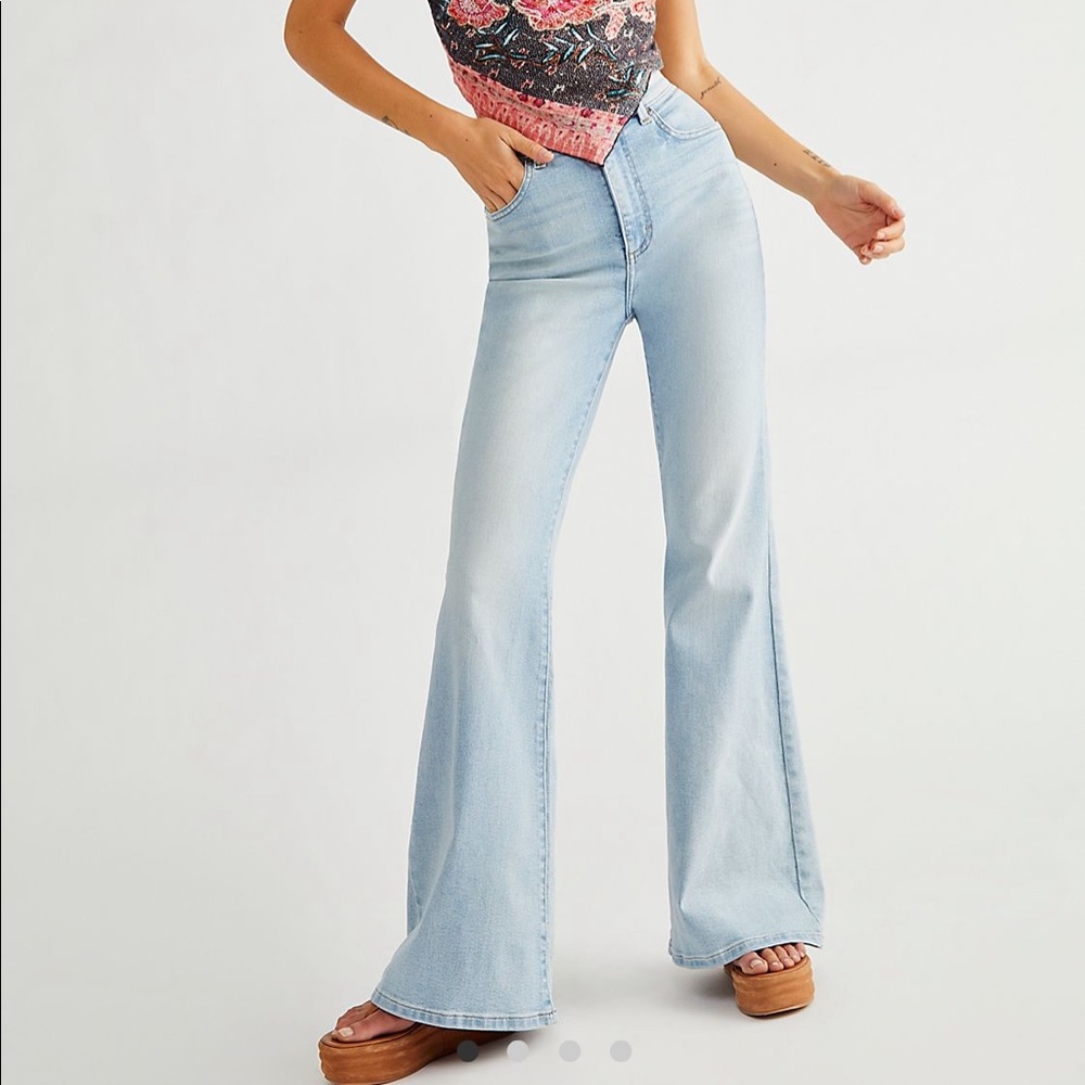 Lee High-Rise Flare Jeans
